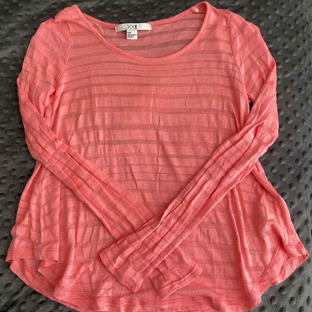 Flowy, light pink long-sleeve shirt. /Size S